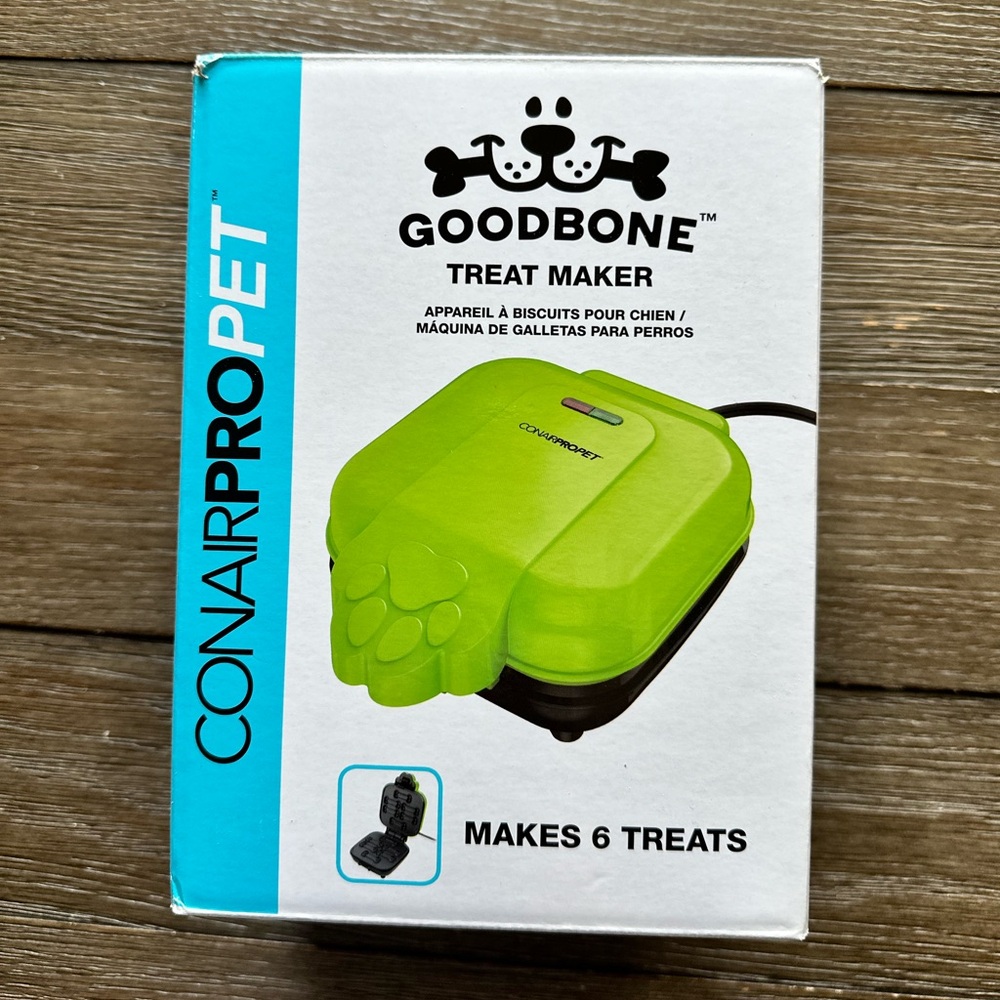 Dog Treat Maker, Makes 6 Treats, Included Cuisinart Recipe Book -NEW, Never Used